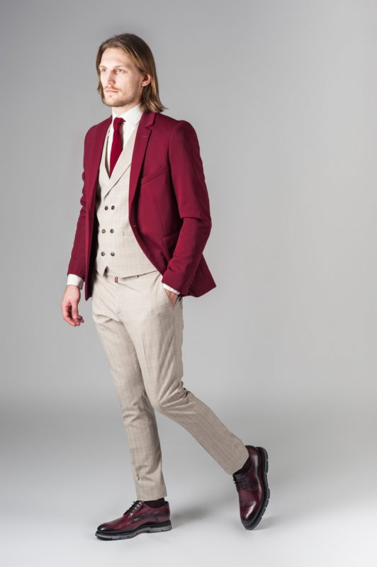 Малиновый мужской приталенный пиджак. Арт.:2-233-2