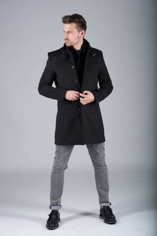Черное приталенное пальто с воротником-стойкой. Арт.:1-262-1