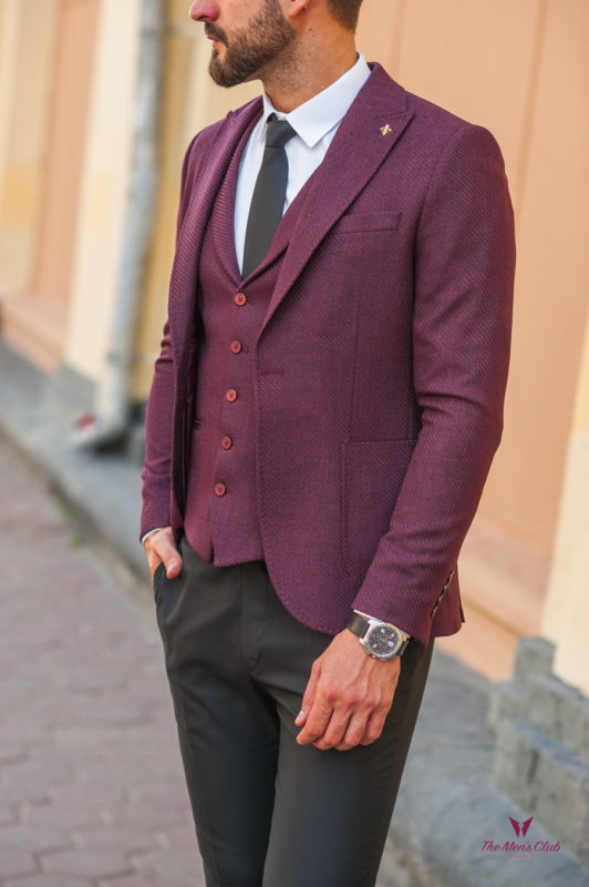 Мужской костюм из пиджака и жилета бордового цвета. Арт.:4-537-5