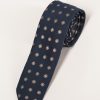 Узкий синий галстук с цветочным принтом. Арт.:10-14