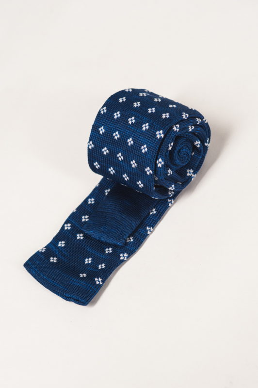 Синий вязаный галстук с белым принтом. Арт.:10-42