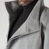 Светлое мужское пальто с косым бортом. Арт.:1-617-1