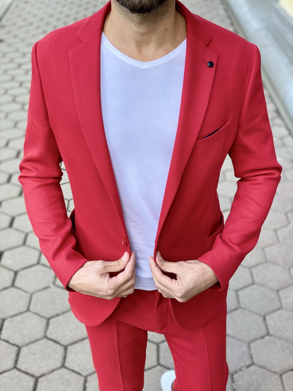 Мужская красная одежда