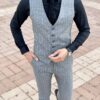 Мужской костюм-тройка серого цвета в светлую вертикальную полоску. Арт.: 2424