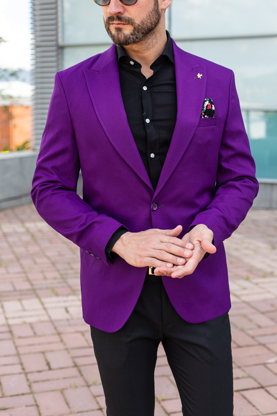 Фиолетовый мужской цвет. Фиолетовый пиджак мужской. Темно фиолетовый пиджак мужской. Сиреневый пиджак мужской. Лиловый пиджак мужской.
