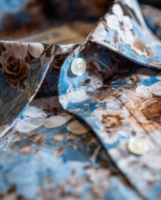 Приталенная голубая рубашка с цветочным принтом. Арт.:6422