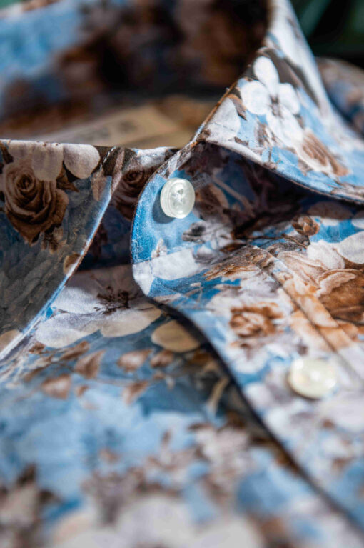 Приталенная голубая рубашка с цветочным принтом. Арт.:6422