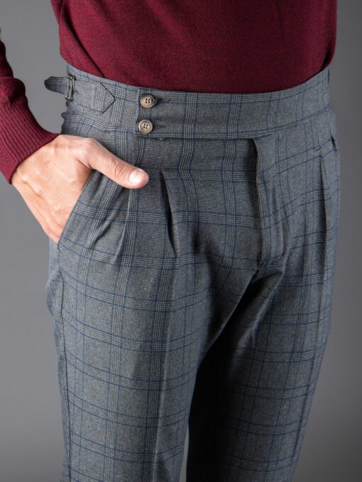 Серые мужские брюки в крупную клетку с защипами.Арт.:7220